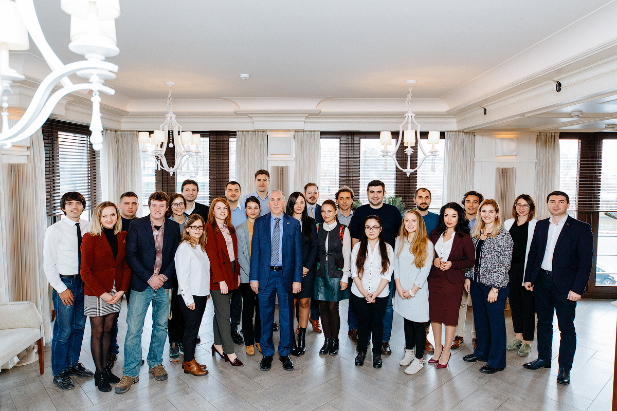 FSEA members in dialogue with US Ambassador James D. Pettit